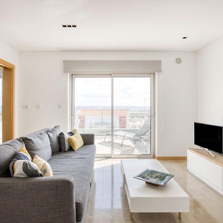 Modern Holiday Home In Salir Do Porto With Swimming Pool Salir de Porto ภายนอก รูปภาพ