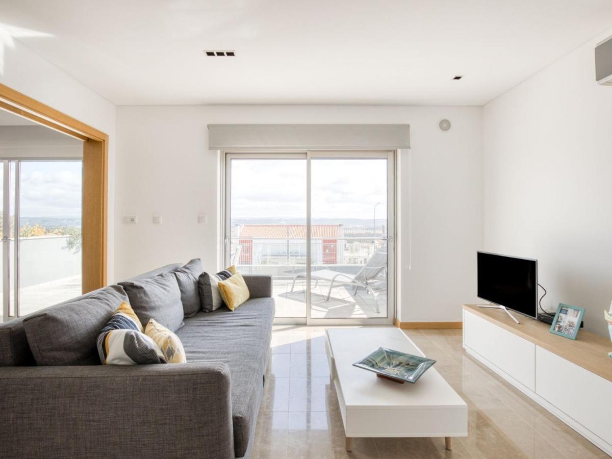 Modern Holiday Home In Salir Do Porto With Swimming Pool Salir de Porto ภายนอก รูปภาพ
