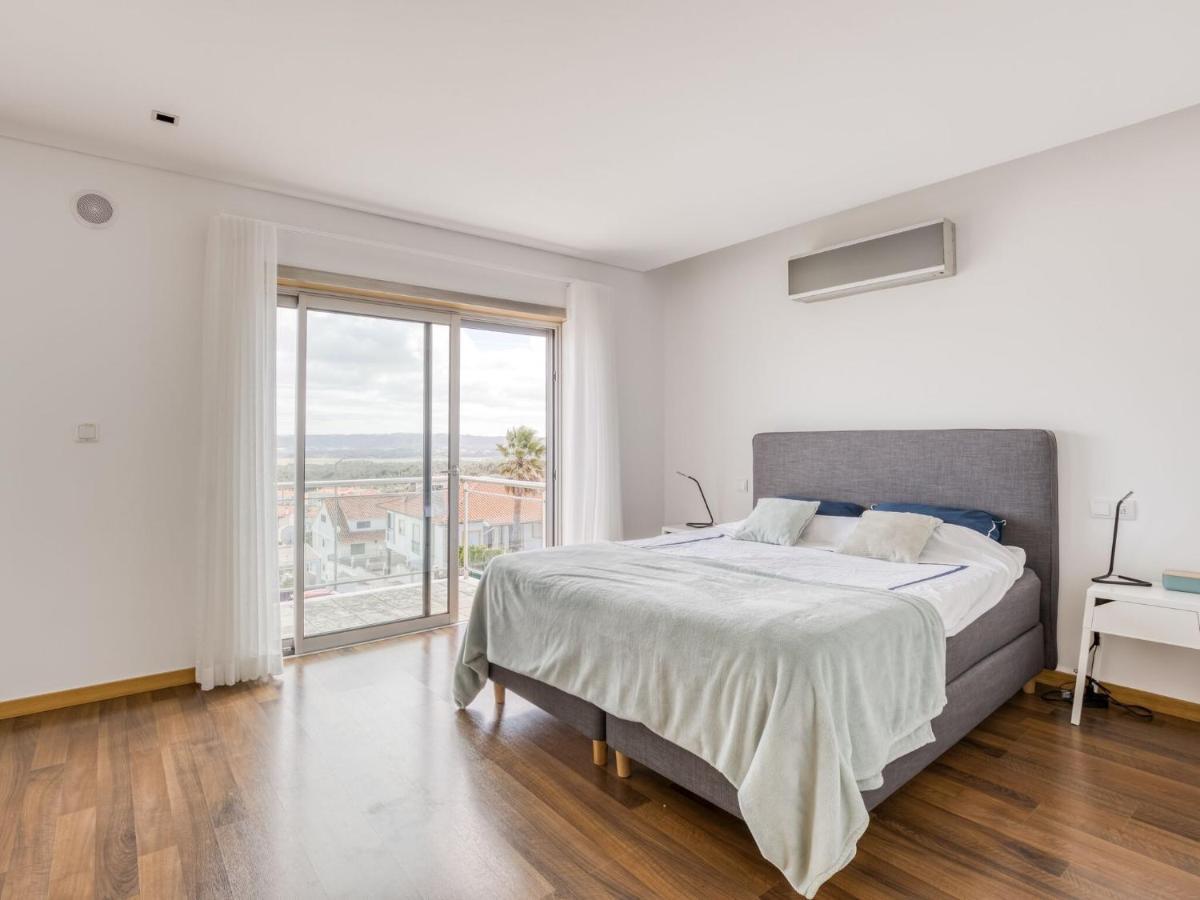 Modern Holiday Home In Salir Do Porto With Swimming Pool Salir de Porto ภายนอก รูปภาพ