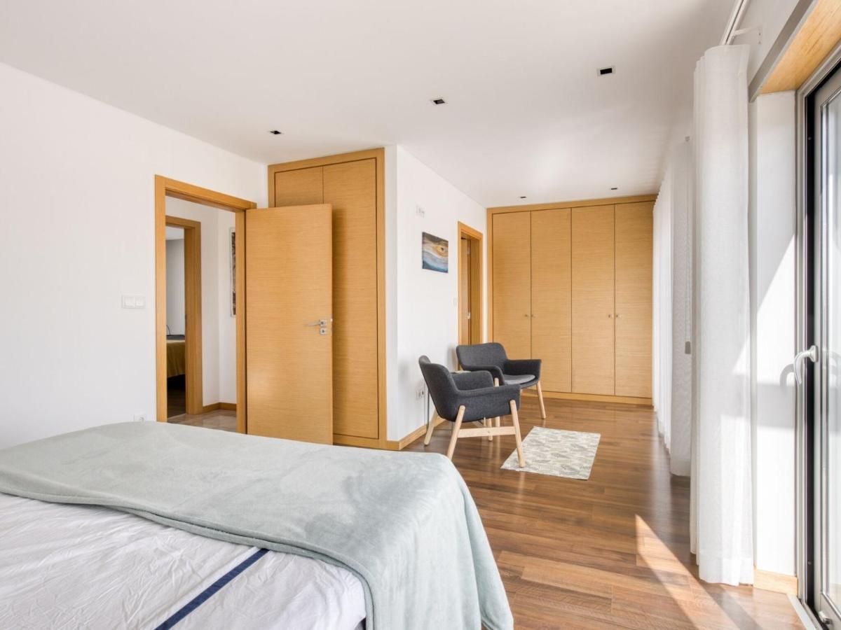 Modern Holiday Home In Salir Do Porto With Swimming Pool Salir de Porto ภายนอก รูปภาพ