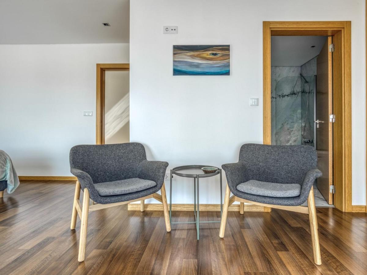 Modern Holiday Home In Salir Do Porto With Swimming Pool Salir de Porto ภายนอก รูปภาพ