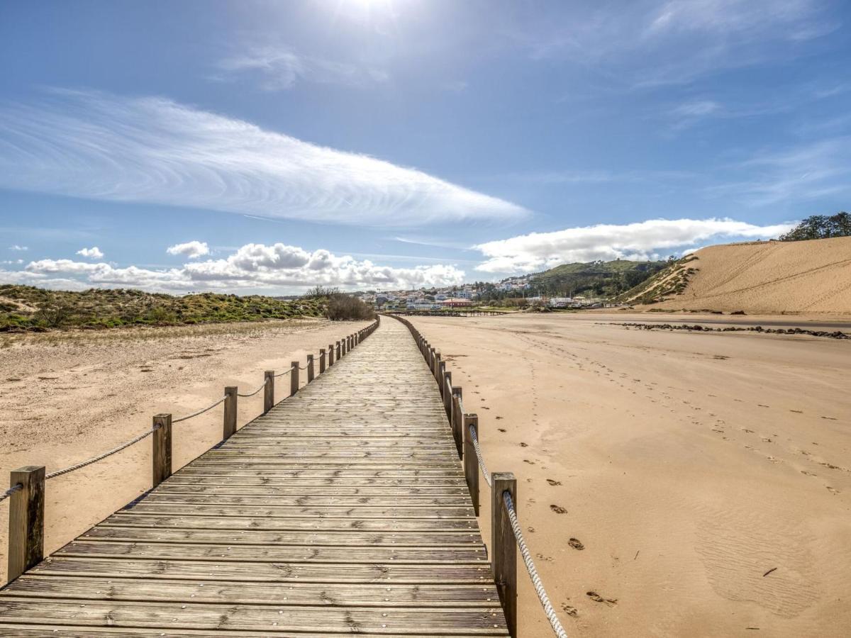 Modern Holiday Home In Salir Do Porto With Swimming Pool Salir de Porto ภายนอก รูปภาพ